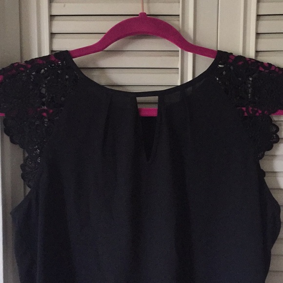 Express Lace sleeved Blouse - Picture 2 of 4